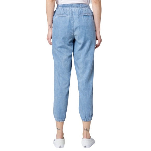 BLANK NYC - Loud Cloud Cropped Pants - Lightwash - Picture 4 of 9